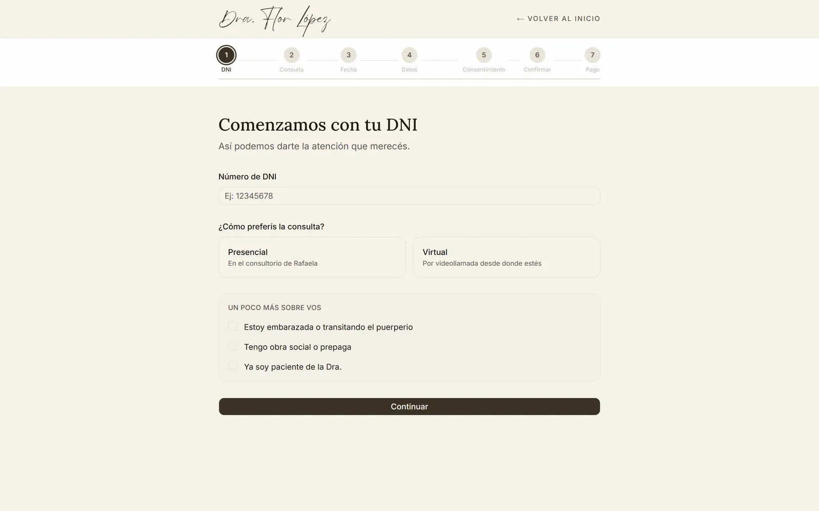 Primer paso de la reserva en draflorlopez.com: la paciente ingresa su DNI, elige consulta presencial o virtual y cuenta un poco más sobre ella
